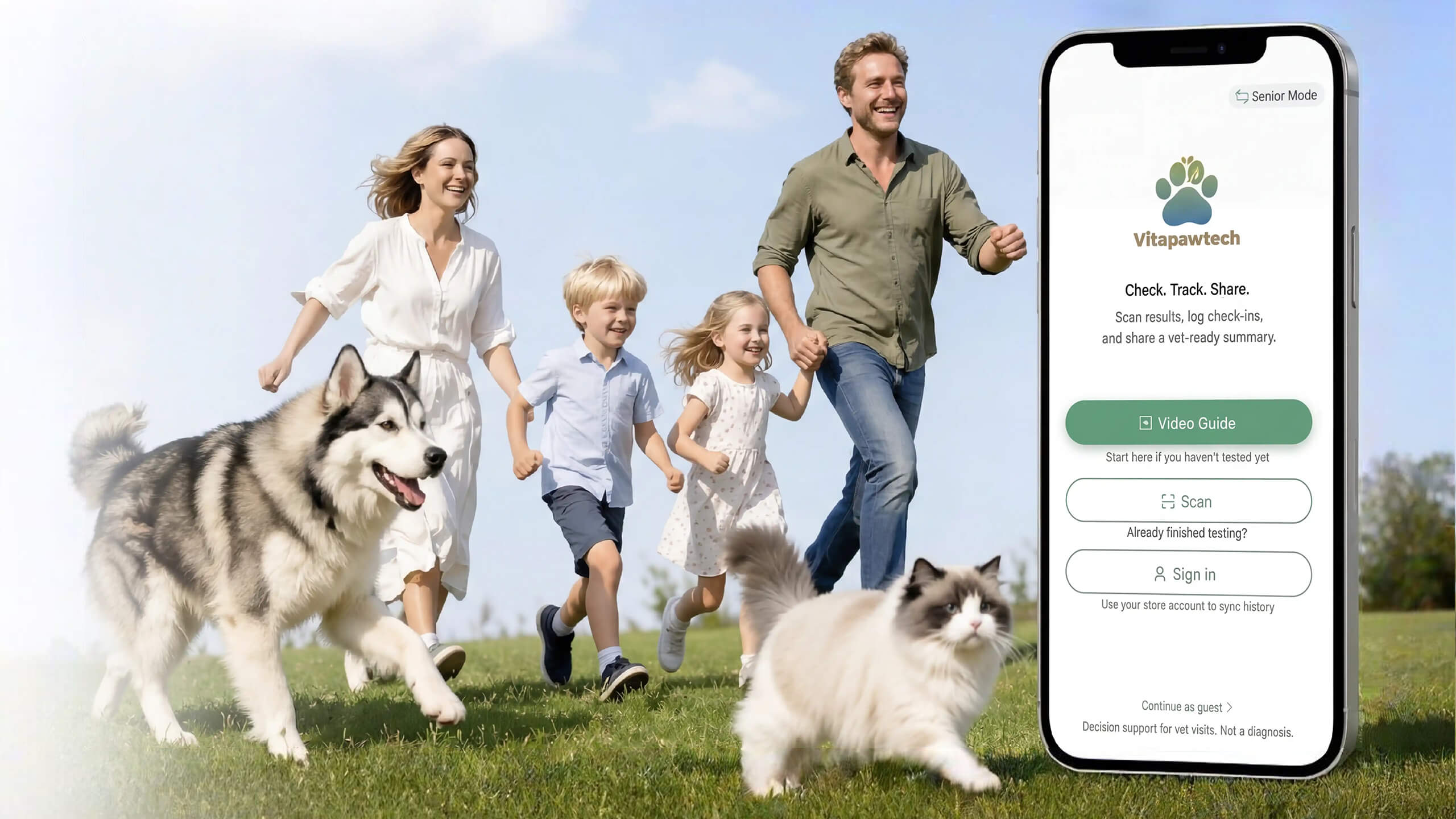 Heimsets kaufen 1 Familie im Freien mit Hund und Katze neben der VitapawTech-App für die Haustierüberwachung zu Hause